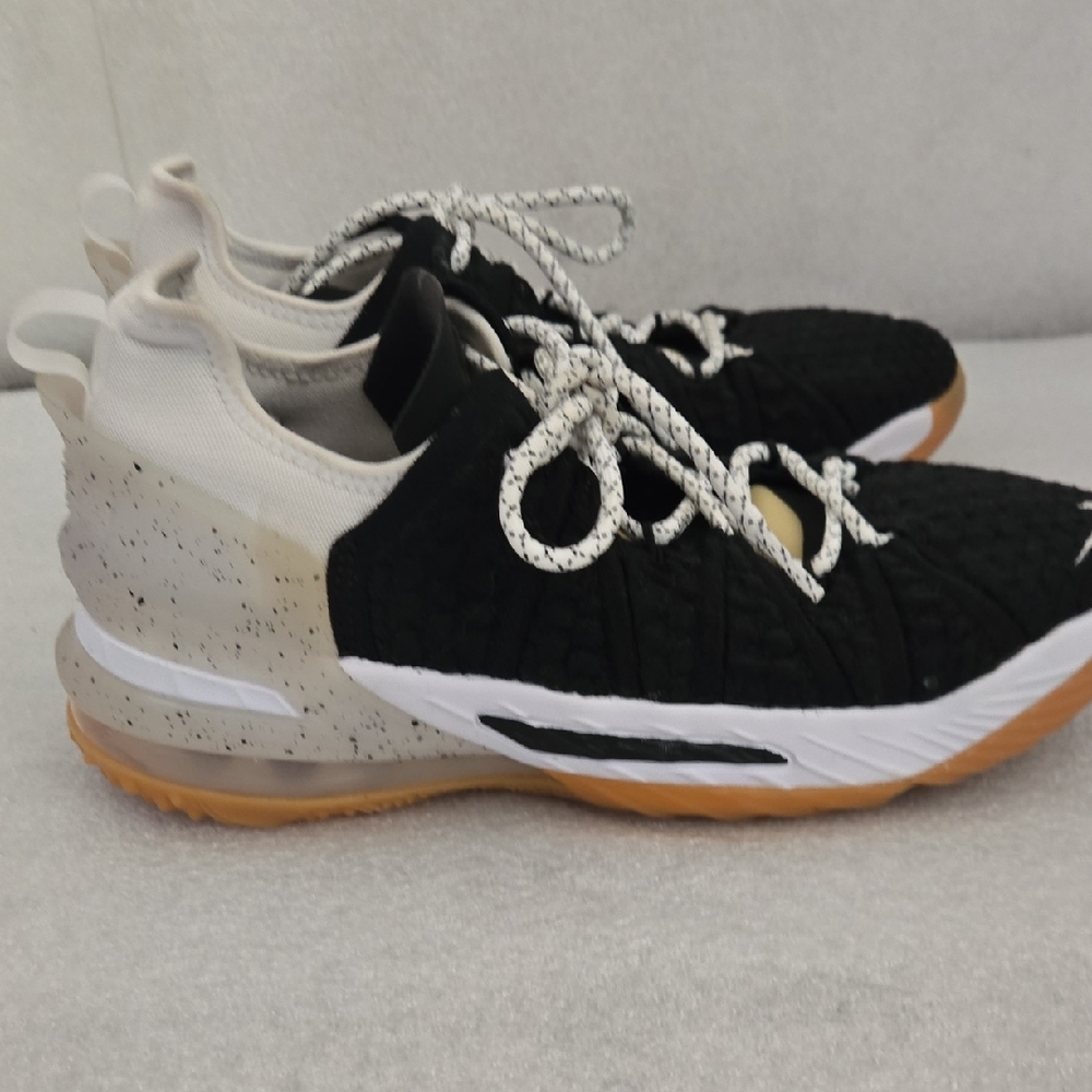 NWOT Nike Lebron Black and White Basketball Shoes